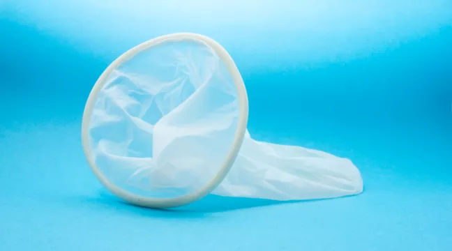 Femidom är ett tunt skydd av plast eller latex som du sätter i slidan eller analen innan du har sex 