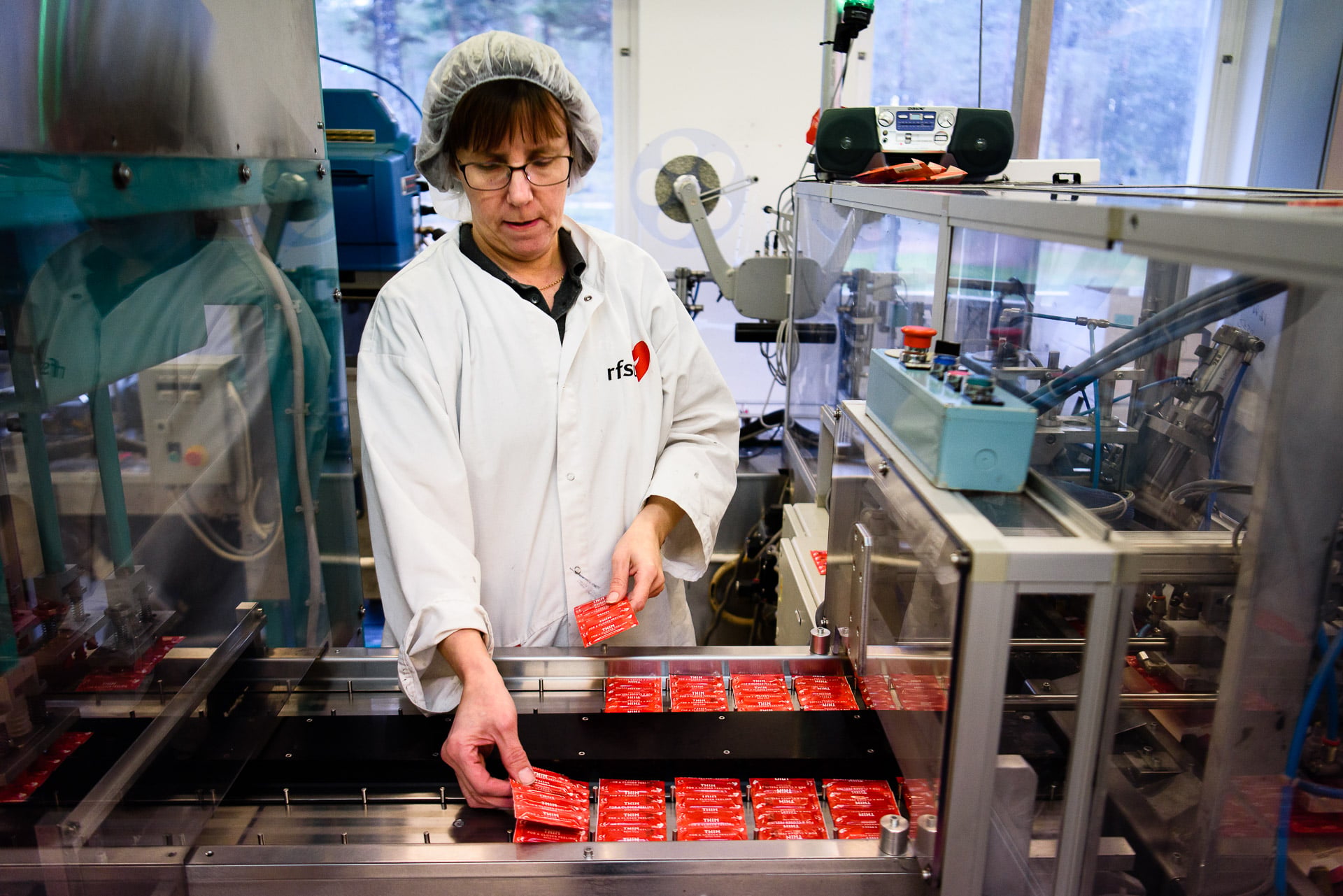 Bakom kulisserna på RFSU:s kondomfabrik