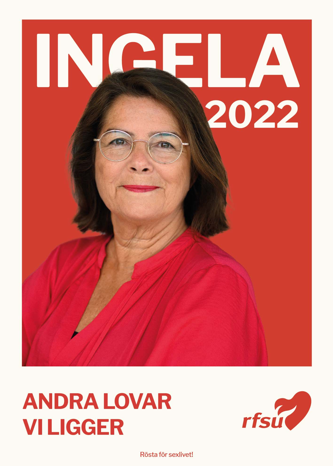 Röd kampanjaffisch från RFSU med en person i glasögon och texterna ”INGELA 2022” samt ”ANDRA LOVAR VI LIGGER”.