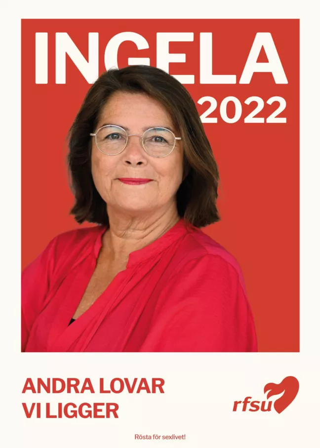 Bild på RFSU:s förbundssekreterare Ingela Holmertz framför texten "INGELA 2022. Andra lovar, vi ligger", med Vänsterpartiets typsnitt. 